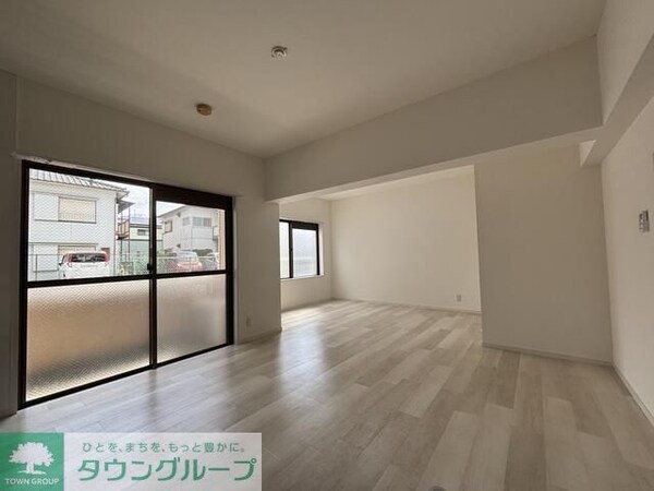 リビング・居室(別部屋の写真です。)