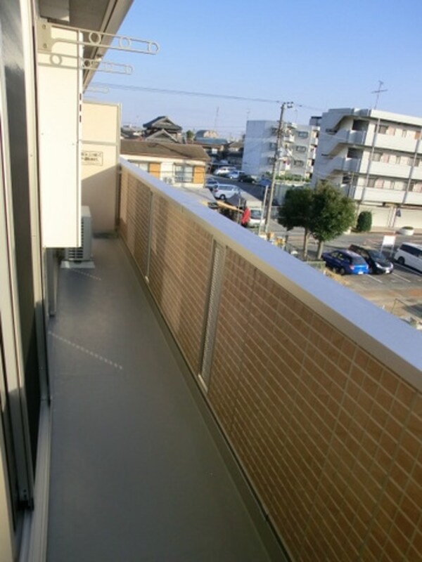 バルコニー(２部屋繋がっているため広めのバルコニーです)