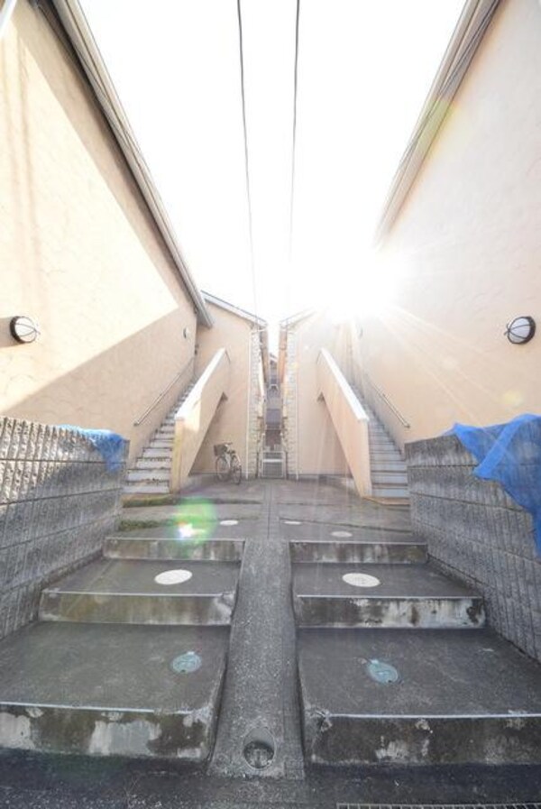 エントランス(建物入口部分です)