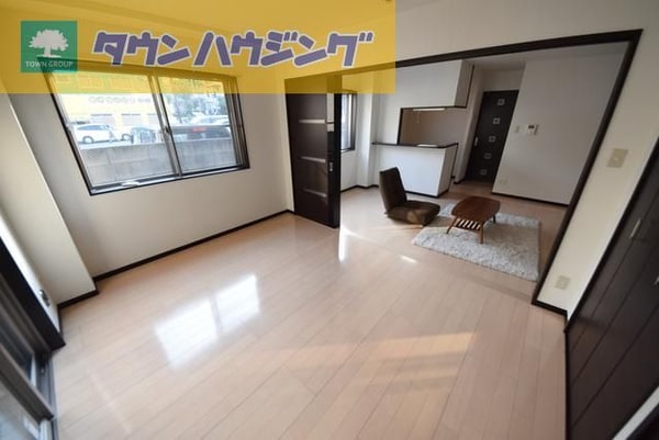 リビング・居室(2面採光の明るい居室です。)