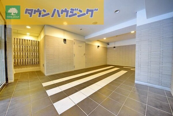 エントランス(入口は高級感のあるエントランス)