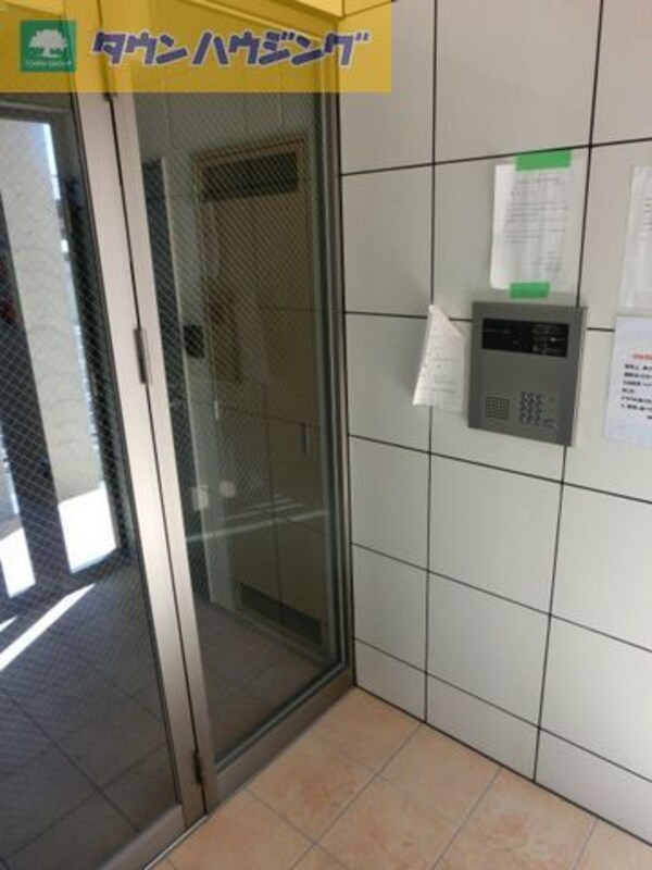 エントランス(オートロック完備)