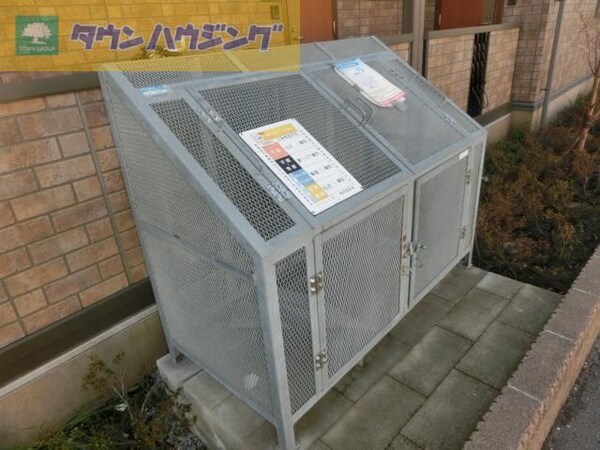 共有部分(共同ゴミ捨て場(同タイプ）)
