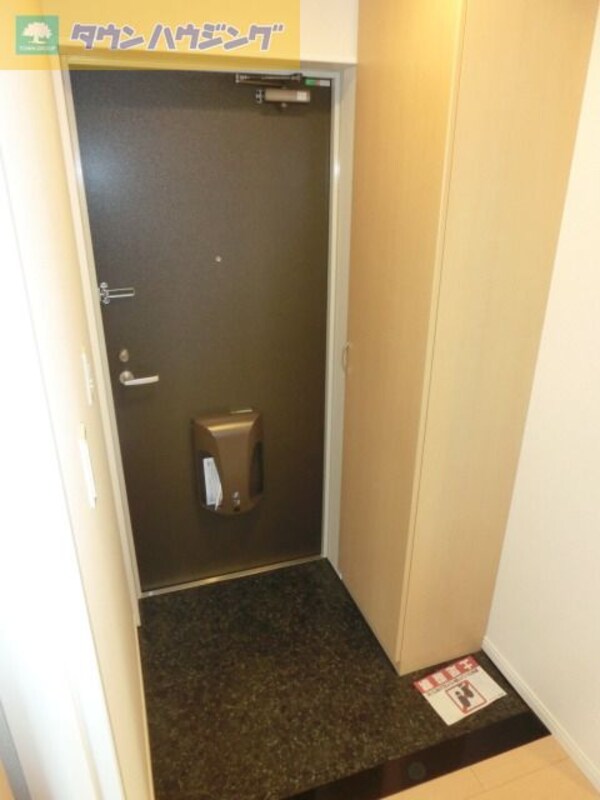 玄関(お部屋探しは【タウンハウジング蘇我店】にお任せ下さい♪)