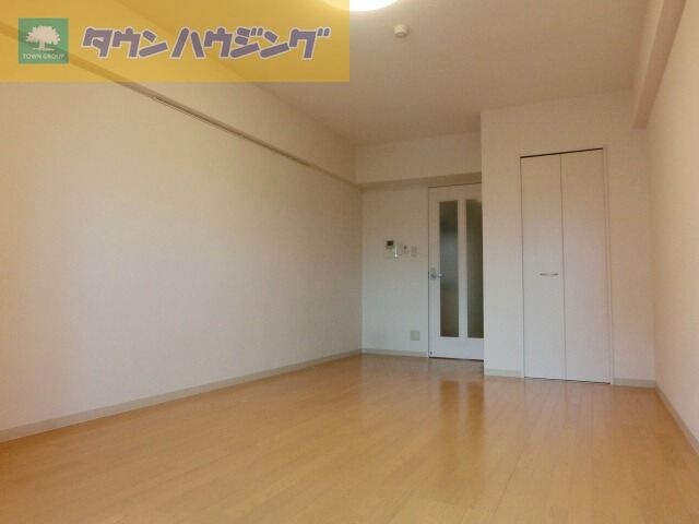 物件内観写真16　(別角度より見た室内)