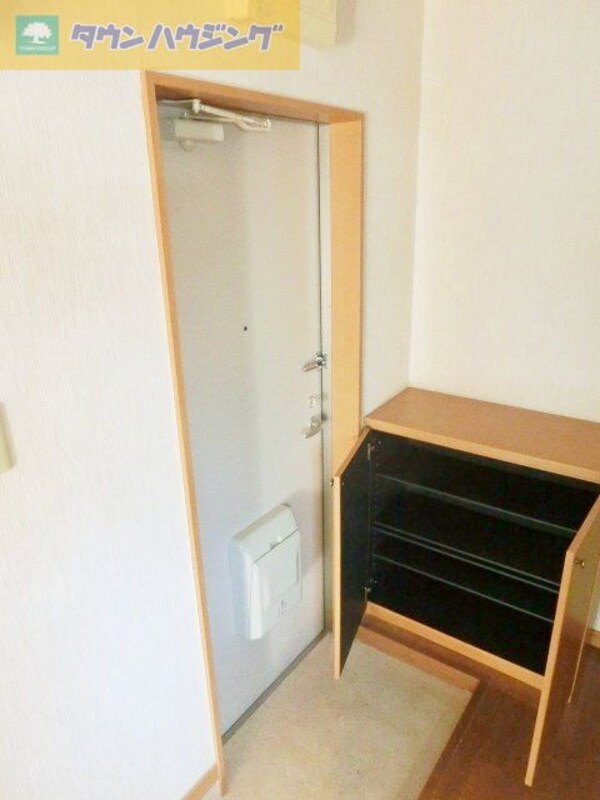 玄関(お部屋探しは【タウンハウジング千葉店】にお任せ下さい♪)
