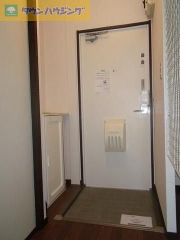 玄関(シューズボックス付きの玄関です)