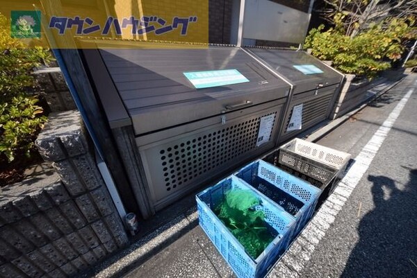 共有部分(入居者専用ダストボックスです)