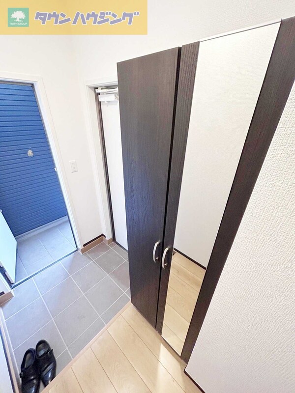 玄関(Risaia A　※参考写真)