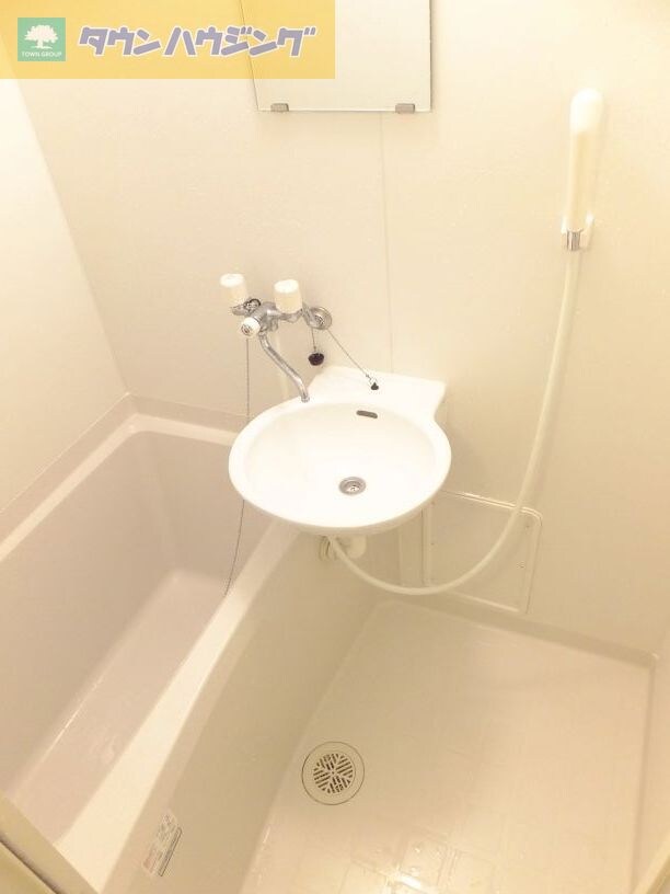 物件内観写真5　(バス・トイレ別)