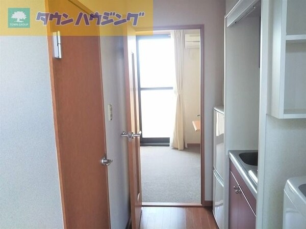 玄関(入口から　部屋仕様により異なります。)