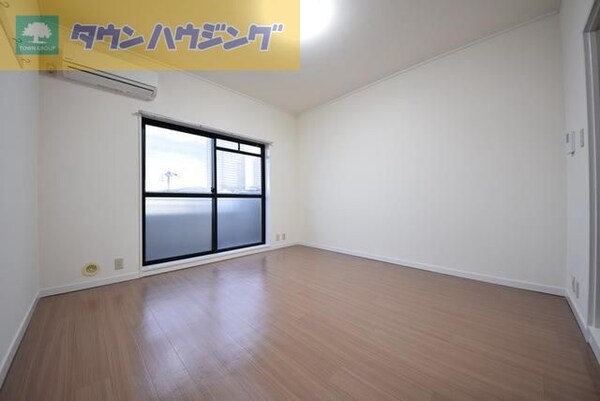 リビング・居室(広々8帖洋室)