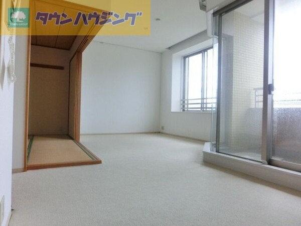 その他室内・内装(別角度より見た室内)