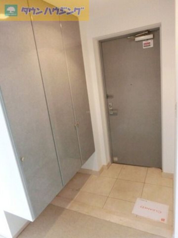 玄関(シューズＢＯＸ付玄関)