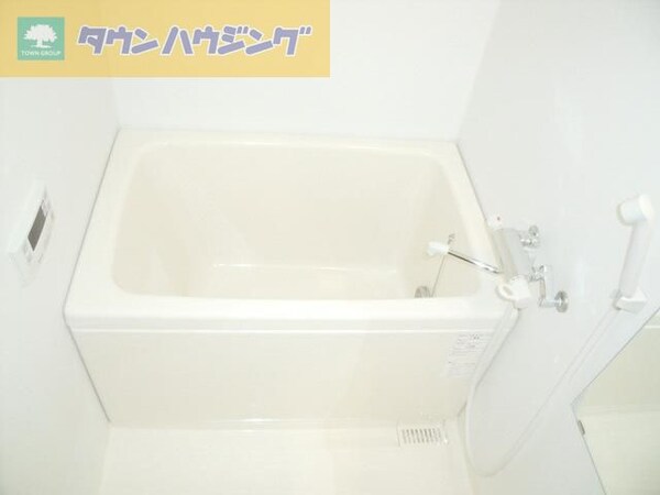 バス／シャワールーム等(浴室乾燥と追い焚きつきの浴室)