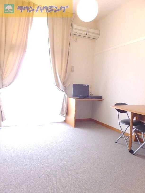 物件内観写真10　(2Ｆじゅうたん)