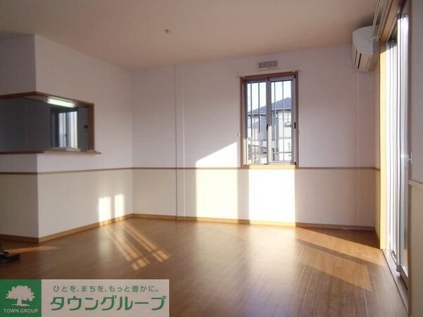 その他(窓の多い明るいお部屋です)