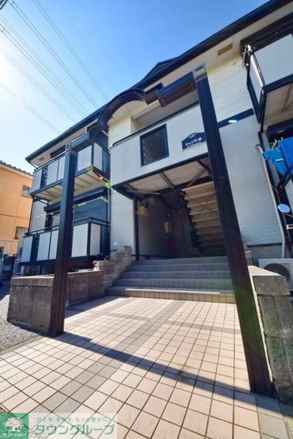 エントランス(建物入口部分です)