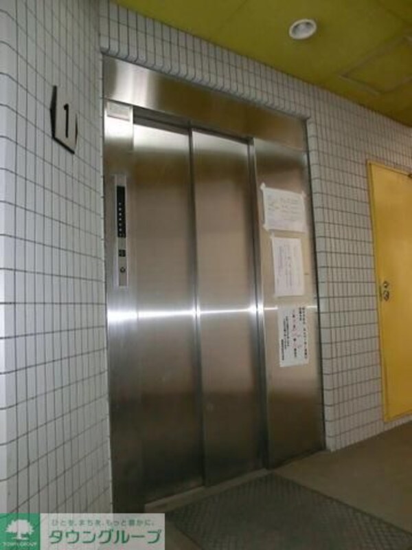 エントランス(エレベーター完備)