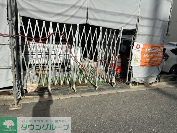 エントランス(駐車場)