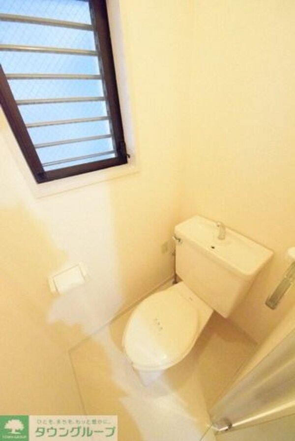 トイレ(窓付で換気良好)