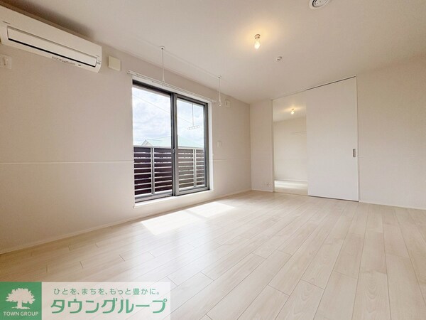 リビング・居室(※同建物他号室 参考写真)