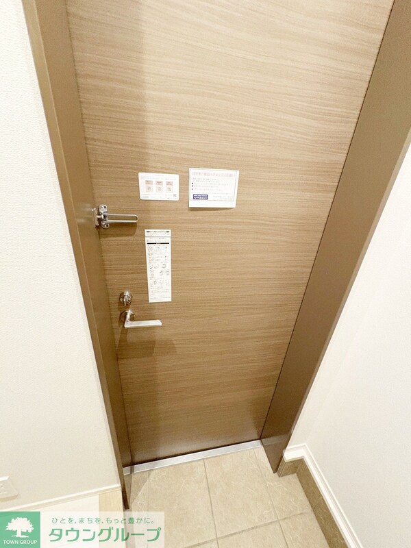 玄関(※同建物他号室 参考写真)