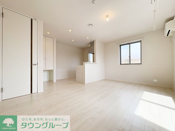 リビング・居室(※同建物他号室 参考写真)