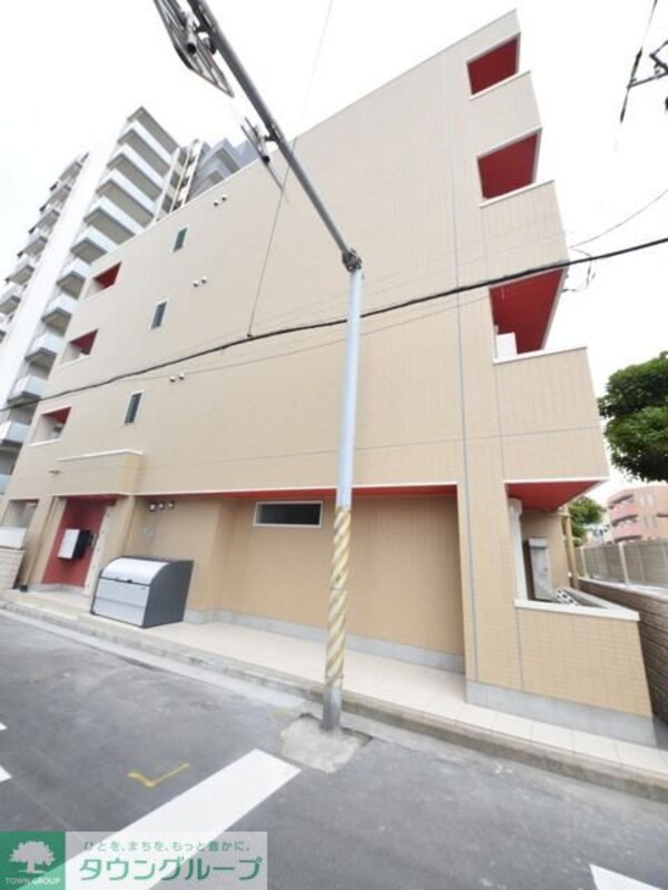 外観(赤が特徴的ですね)