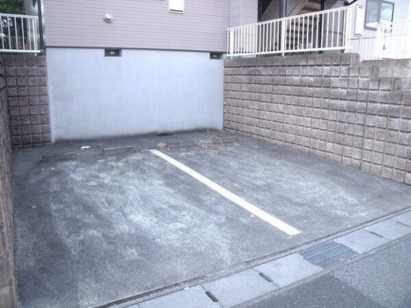 共有部分(敷地内駐車場)
