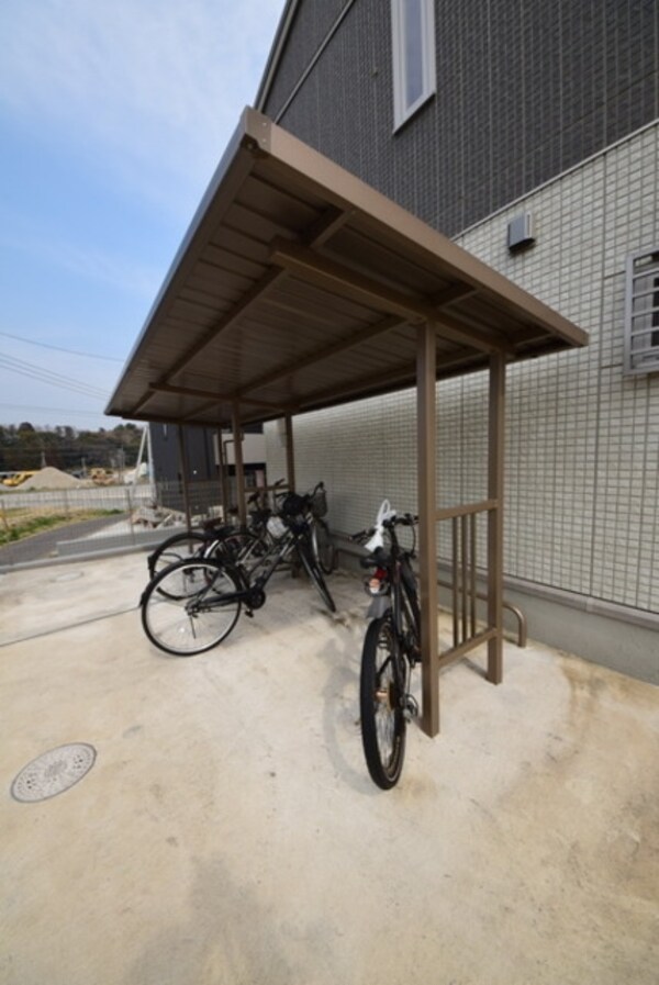 共有部分(屋根付き駐輪場)