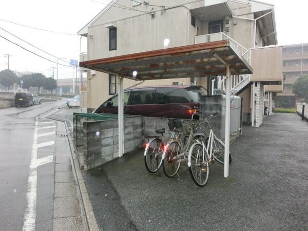 その他(屋根付き駐輪場)