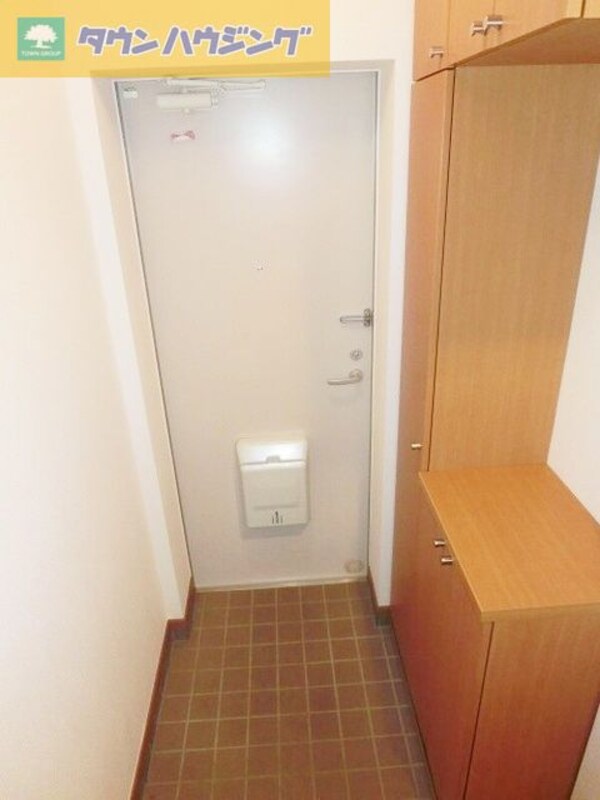 玄関(お部屋探しは【タウンハウジング蘇我店】にお任せ下さい♪)