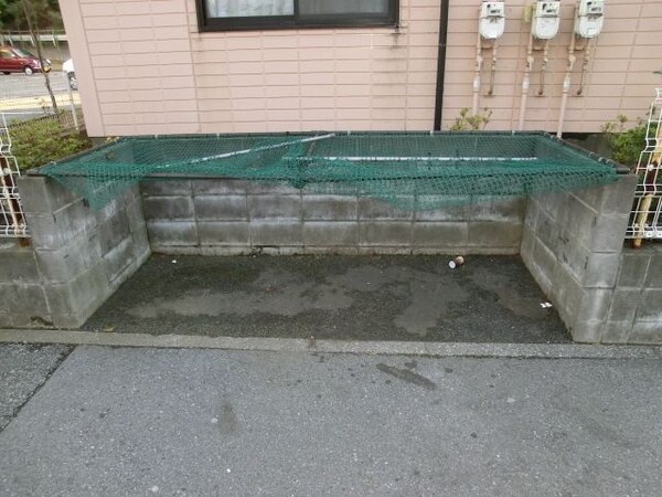 共有部分(ゴミ置き場も設置してあります)