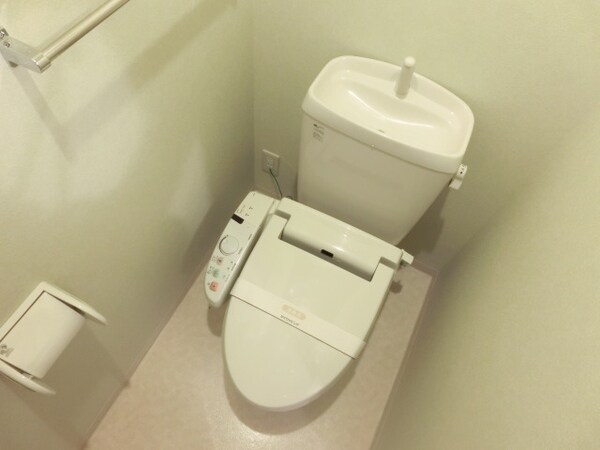 トイレ(ウォシュレット完備)