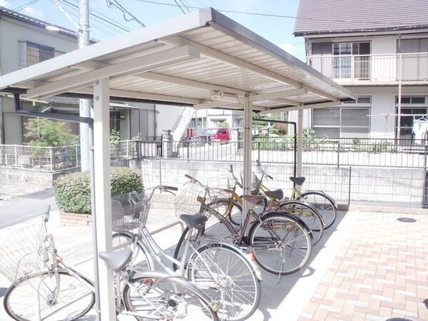 共有部分(屋根付きの自転車置場)