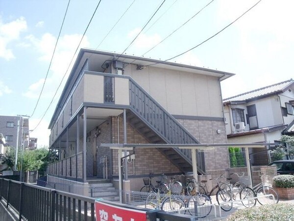 外観(完成な住宅街にあります)