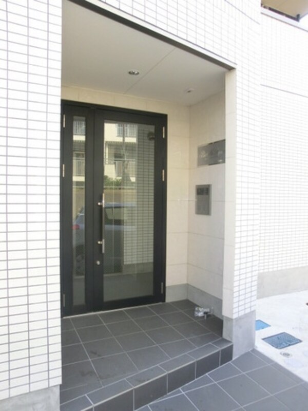 エントランス(オートロックで安心)