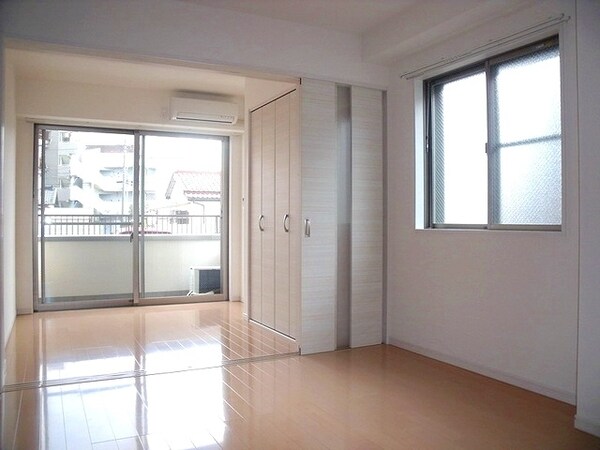 リビング・居室(窓の有無は居室によって異なります。)