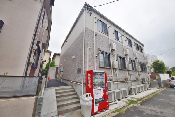 外観(目の前に大きな建物がないです)