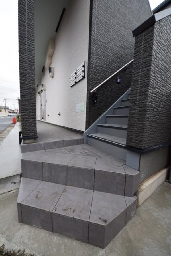 エントランス(建物入口部分です)