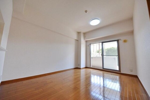 リビング・居室(明るく開放感のあるリビング)