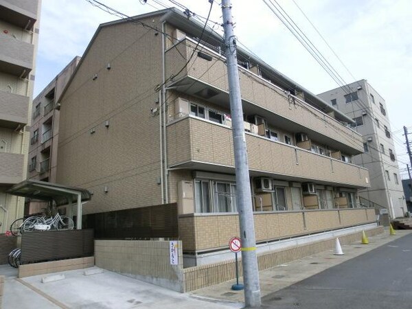 外観(１階は防犯シャッター完備です)