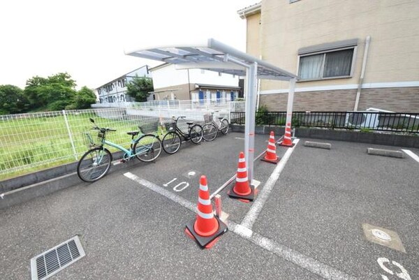 共有部分(屋根付き駐輪場)
