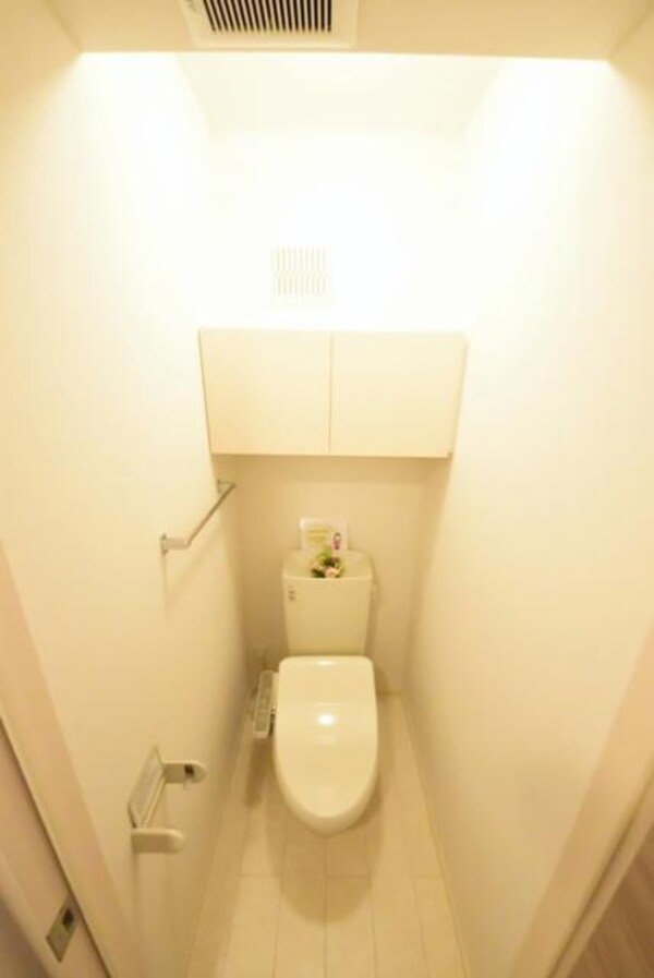 トイレ(トイレ内に収納あります)
