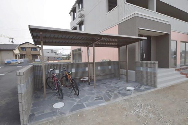 共有部分(屋根付き駐輪場)