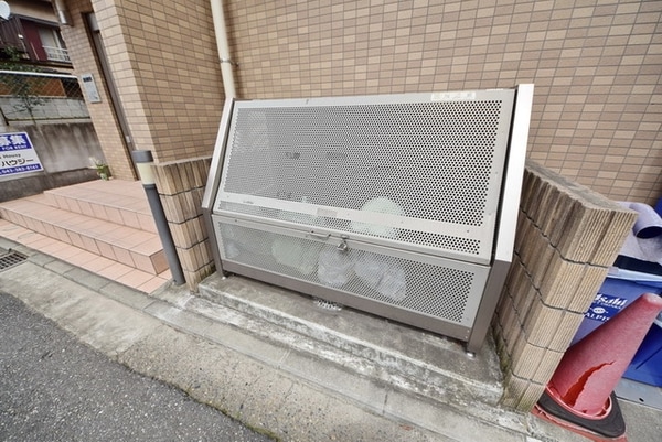 共有部分(居住者専用ゴミストッカー)