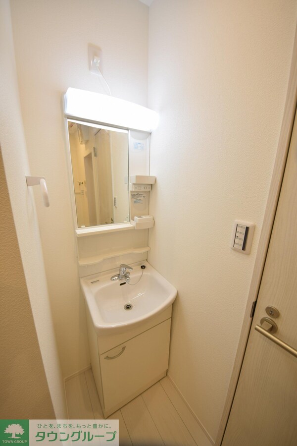 洗面(※１階同タイプ間取り　２階は建具等の色合いが違います)