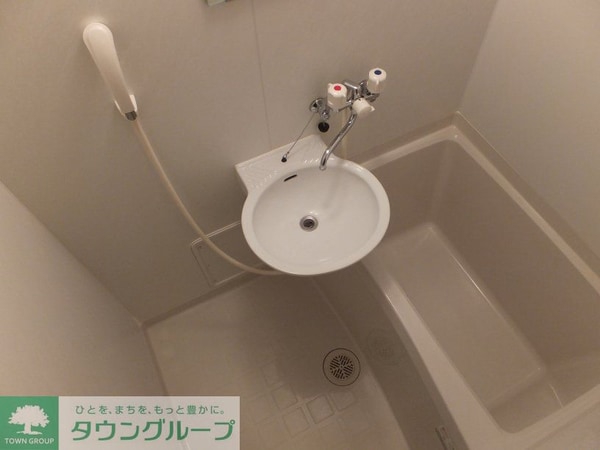 バス／シャワールーム等(浴室換気乾燥機付なので雨の日のお洗濯もラクラク)