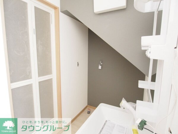 洗面(※同タイプ１号室の写真です　反転あり　中部屋あり)
